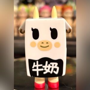 Tokidoki Sweetie Moofia Breakfast Besties Series 2 Collectible Art Figure